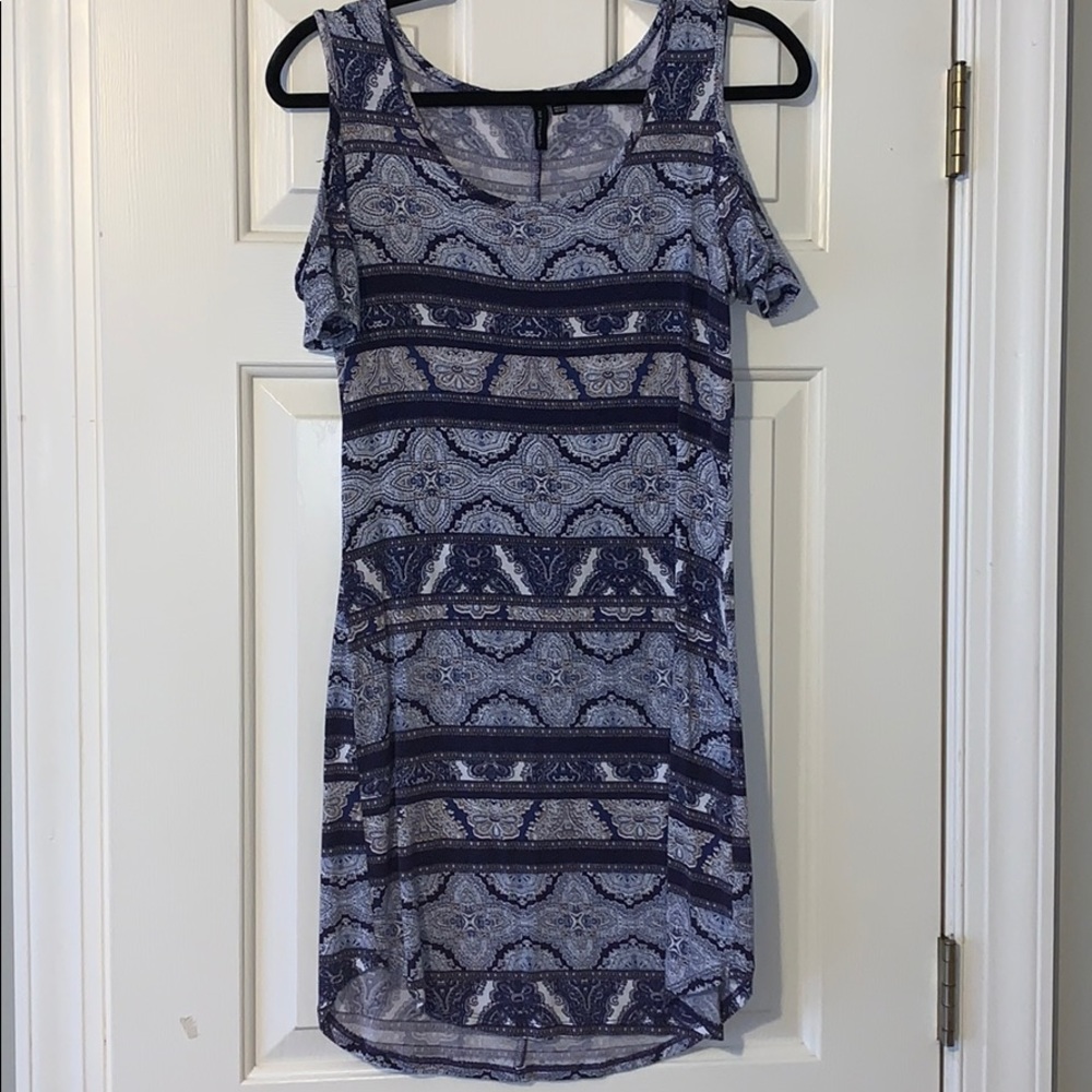 Shoulder cut out dress.